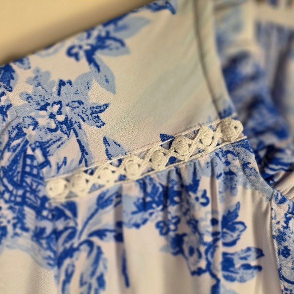 Crown & Ivy Women Blue White Toile Print Tassel Tie Blouse Top Small 3/4 Sleeve - Picture 3 of 10